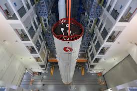 April von der chinesischen insel hainan abgefeuert wurde. Unkontrollierter Wiedereintritt Einer Chinesischen Rakete Steht Bevor Raum Derstandard De Wissen Und Gesellschaft
