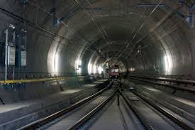 Gotthardtunnel stundenlang in beiden richtungen gesperrt. Gotthard Basistunnel Sicherheit Betrieb Zuge