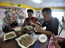 Dah sampai di sini tempat pertama yang mesti anda lawati adalah menara alor setar. Tempat Makan Best Di Alor Setar Laksa Ikan Sekoq Dan Mat Cucur Udang Ana Suhana