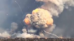 Watch the explosion) is a song by the brazilian singer mc kevinho, released in late 2016, gaining notoriety the following year as a meme. Veja A Linda Explosao De Um Paiol Ucraniano Meio Bit