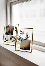 A little while ago i wrote a piece on pressing flowers, well now it's time to unleash those bad boys and bask in their floral glory! Diy Pressed Plants Photo Frame A Beautiful Mess