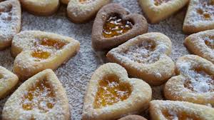 Quante volte le abbiamo mangiate, fatte in casa o pescate dal vassoio della pasticceria. Biscotti Occhio Di Bue A Cuore Ventur Magic Coperchi Magici Antiodore