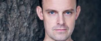 Harry Hadden-Paton : biographie, carrière et filmographie