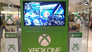 Baue eine bibliothek mit digitalen spielen auf und installiere neue spiele in der cloud vor. Jugando Titanfall Xbox One Con Ninos Ratas En La Mall Youtube