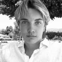 24300+ "Etienne" profiles