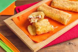 60 · questi golosi cannoncini di pancarrè alla pancetta sono composti da un ripieno morbido e cremoso a base di formaggio fresco aromatizzato all'erba cipollina e un involucro croccante a base di fettine di pancarrè tostato e pancetta affumicata. Ricetta Involtini Di Pancarre Al Forno Dissapore