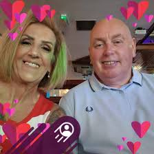 Does anyone know anyone who makes front door Christmas garlands? Something  similar 🤔