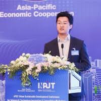 90+ "Derick" profiles