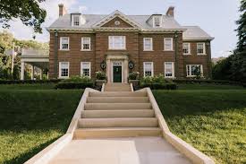 We are the only online furniture store that offers free in home delivery and full setup nationwide! Highland Park Landart
