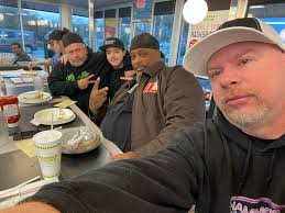 DJMazeRadio is at Loan Oak.