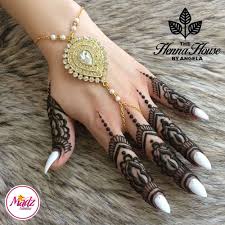 Gold Hand Chain Silver Indian Hand Jewelry Ek Angla Etsy In 2020 Indian Hand Jewelry Hand Jewelry Hand Chain