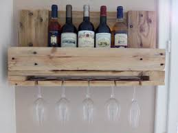 Etagere Palettes Diy Porte Bouteilles Et Verres A Pied Verre A Pied Etagere Palette Palette Diy