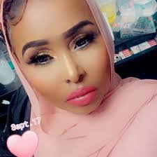 Caroline Hooper's Instagram, Twitter & Facebook