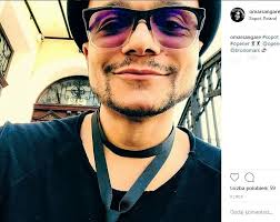 Omar Sangare był kiedyś gwiazdą. Teraz ma młodego męża i robi karierę w USA 