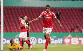 Check this player last stats: Als Depay Ersatz Lyon Mit Interesse An Robin Quaison