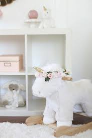 Kinderzimmer Einrichten Ideen Fur Dekoration Und Spielzeuge Im Babyzimmer Einhorn Deko Goldener Horn Babyzimmer Ideen Fur Babyzimmer Madchen Kinderschlafzimmer