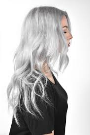 Silber Haare Farben Tipps Fur Ein Wunderschones Ergebnis Haarfarben Haarfarben Ideen Silberblonde Haare