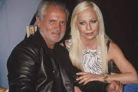 Two men died under mysterious circumstances in an upper bedroom suite of the italian mansion on miami beach where gianni versace was murdered on july 15, 1997. Did Gianni Versace Have Hiv How American Crime Story Handles Versace S Hiv Status