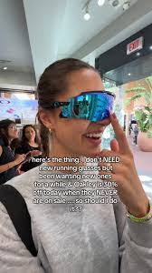 Renee Oakes's Instagram, Twitter & Facebook