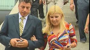 Condamnată la șase ani de închisoare cu executare în românia, udrea a fost ridicată de ofițerii interpol din san jose în timp ce își bea cafeaua. Exclusiv Ce I A Transmis Elena Udrea Ultimului Om Cu Care S A VÄƒzut Inainte De A Merge La Dna Obiectiv Info