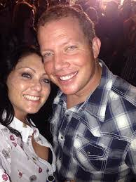 Kari Reeves's Instagram, Twitter & Facebook