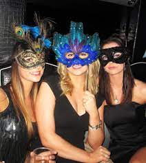 The idea for a dinner party table gift is pretty simple: Mascarade Ball Hen Party Partymad Partyideasnz Hensnight Hensparty Mascarade Mascarade Party Hen Night Ideas Hen Party