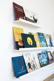 Wie Kinder Die Bucher Lieben Lernen Oder Unser Bucherregal Nach Montessori Ein Ikea Hack Bucherregal Kinder Ikea Bucherregal Kinder Kinderbucherregal