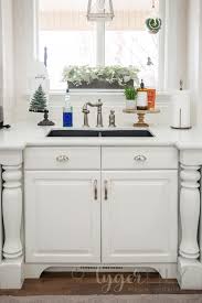 Pair it with aqua or teal and white. Favorite White Kitchen Cabinet Paint Colors Evolution Of Style