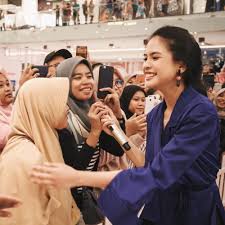 Ayunda faza maudya atau yang lebih dikenal dengan maudy ayunda (lahir di jakarta, 19 desember 1994; Maudy Ayunda Sederet Prestasi Tanpa Sensasi