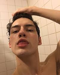 I saw hari nef post a shower selfie once