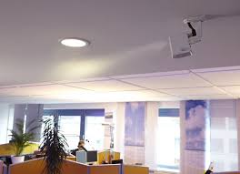 Evinizin farklı odalarında nem seviyesini korumak ve hava kuruluğunu yok etmek için birtakım doğal yöntemlerden faydalanabilirsiniz. Ofislerimize Donus Saglikli Bir Nem Duzeyi Nasil Saglanir