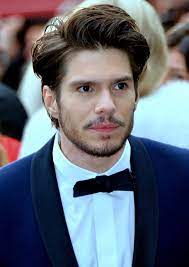 Clara y claire, tan cerca, tan lejos, amor a segunda vista, el canto del lobo, nuestra vida en la borgoña. Francois Civil Wikipedia