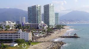 La plaza de armas de puerto vallarta se encuentra a sólo unos pasos de la iglesia de nuestra señora de guadalupe, muy cerca. Das Mexikanische Seebad Puerto Vallarta Und Seine Sehenswurdigkeiten