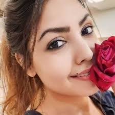 Dashleen Kaur's Instagram, Twitter & Facebook