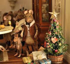 Christmas starts on 8 december in spain with the feast of the immaculate conception. Christmas Night And Theminimice Gathered At The Chestnut Stub For The Ultimate Feast They All Participated In Christmas Mouse Mini Mouse Victorian Christmas