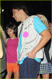 Jessica Alba S Halloween Costume Dora The Explorer Photo 2326072 Cash Warren Jessica Alba Pictures Just Jared