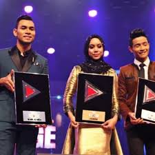 Sebenarnya sebelum menyertai program big stage sarah suhairi merupakan penyanyi yang mula dikenali dengan lagu pedih. Sarah Suhairi Rangkul Rm100 000 Juara Big Stage