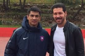 A saída de florentín do clube boliviano, inclusive, foi surpreendente pelo fato de o técnico deixar o the strongest na liderança do clausura. Gustavo Florentin Y Diego Simeone Versus