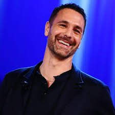 Le curiosità su Raoul Bova e il suo Don Massimo in Don Matteo