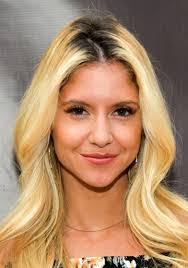 Daphne Hart's Instagram, Twitter & Facebook