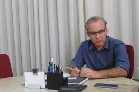 Firmino da silveira soares filho (teresina, 16 de dezembro de 1963) é um economista e político brasileiro expoente do psdb no estado do piauí. Firmino Assina Novo Decreto Mantendo Medidas De Isolamento Em Teresina Portal Cidade Luz