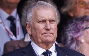 Bill Sweeney survives RFU vote of no confidence