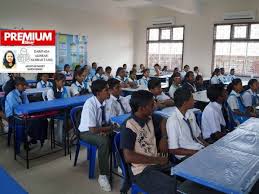 Sarjana muda adalah lagu yang terdapat pada album iwan fals yang berjudul sarjana muda. Biasiswa Ijazah Sarjana Muda Pendidikan Sinar Harian