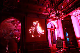 A character and subject of books written in the ye olde days of whfb, by jack yeovil, more widely known as the film critic/horror buff kim newman. So Schon Ist Das Schlossleuchten Auf Schloss Drachenburg Nrw