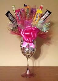 Como Hacer Regalos Economicos Para El Dia De La Madre Realiza Detalles U Obsequios Faciles Y Economicos Usando Copas De Cristal Puedes Llenarl Artesanias De Caramelo Arreglos De Dulces Centros De Mesa Con Dulces