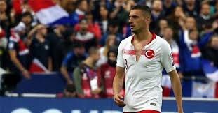 Merih demiral, 28 aralık 2012'de kaybettiği annesinin anısına juventus'ta 28 numaralı formayı giyecek. Merih Demiral In Filmlere Konu Olacak Hayat Hikayesi