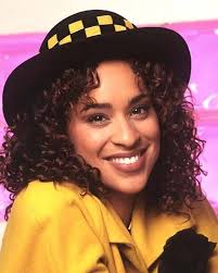 8 de octubre de 1966 (Hace 53 años) nace Karin Parsons es una actriz y  modelo estadounidense Es hija de padre blanco y madre afroamericana. Karyn  Parsons: Es actriz, productora y escritora ,