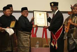 Dr zakir naik urdu speech 2017 and three challenging question 1: Dr Zakir Naik Awarded The Perkasa National Gallantry Award