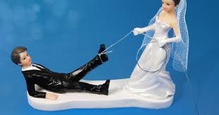 Hochzeits Deko Figur Witziges Brautpaar Torten Oder Tischdeko Braut Fangt Brautigam Mit Dem Seil Disney Princess Princess Character