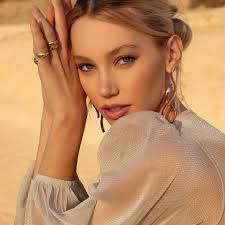 rhispanaoficial —- #reinahispanoamericana delegates visited Salar de Sal  UYUNI And they will be at HOTEL DE SAL LUNA SALADA via their official  transport TRANSCOPACABANA MEM Fotos @davidcondori_fotoart  @hoteldesallunasalada @transcopacabana1mem ...